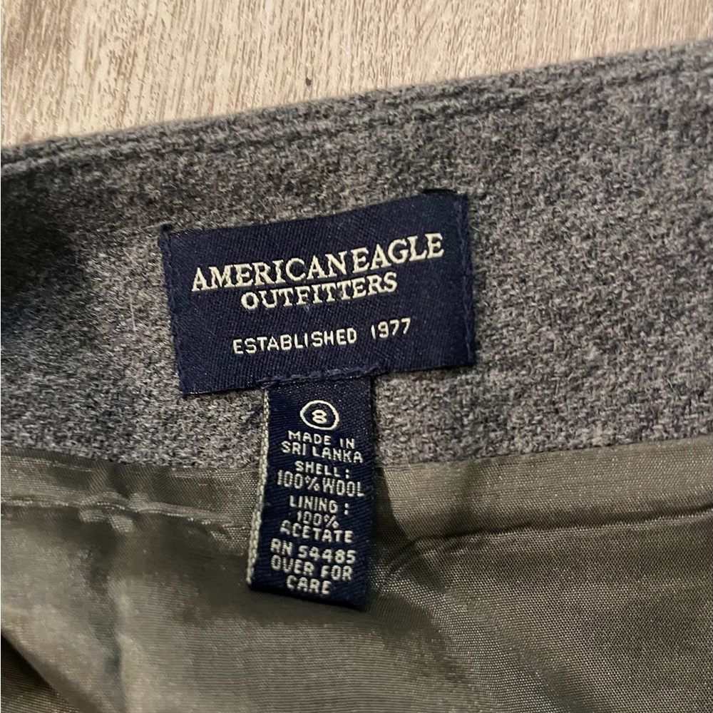 American Eagle charcoal grey 100% wool mini skirt with floral accents size 8 - Picture 2 of 7